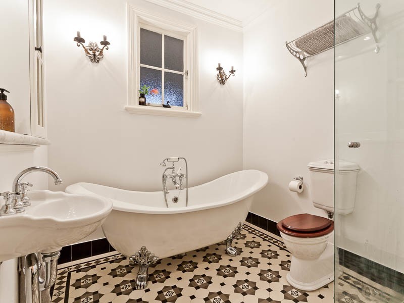 1 Jaraba Avenue, Gooseberry Hill WA 6076