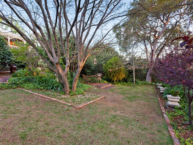 1 Jaraba Avenue, Gooseberry Hill WA 6076