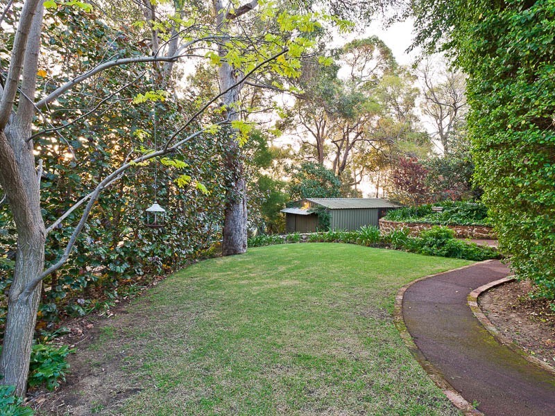 1 Jaraba Avenue, Gooseberry Hill WA 6076