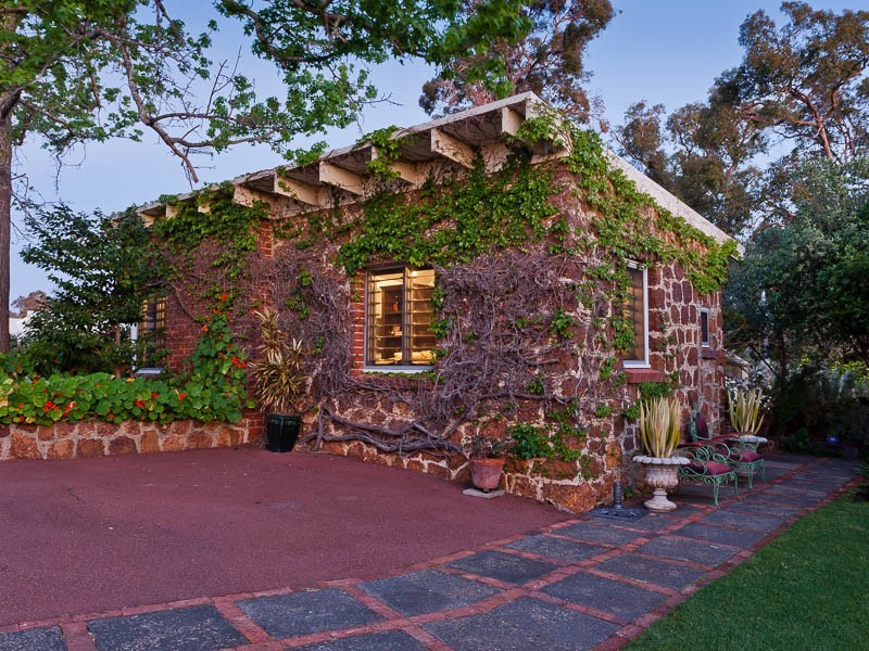 1 Jaraba Avenue, Gooseberry Hill WA 6076