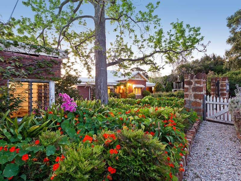 1 Jaraba Avenue, Gooseberry Hill WA 6076