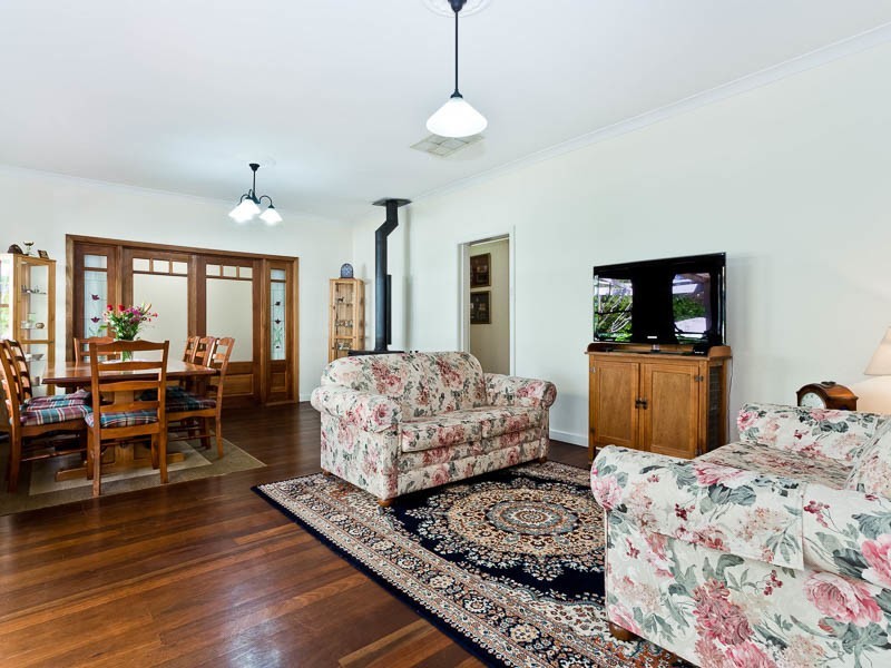 9 Ronneby Road, Lesmurdie WA 6076