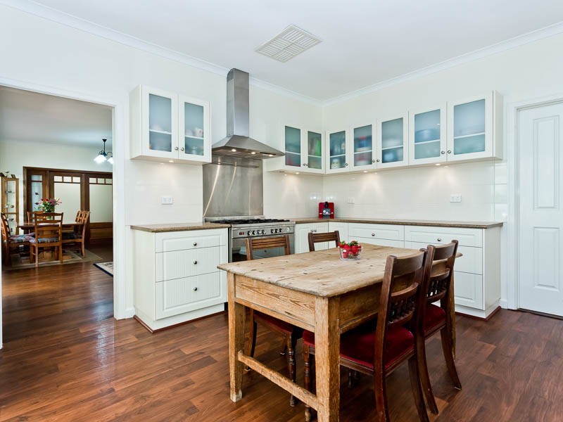 9 Ronneby Road, Lesmurdie WA 6076