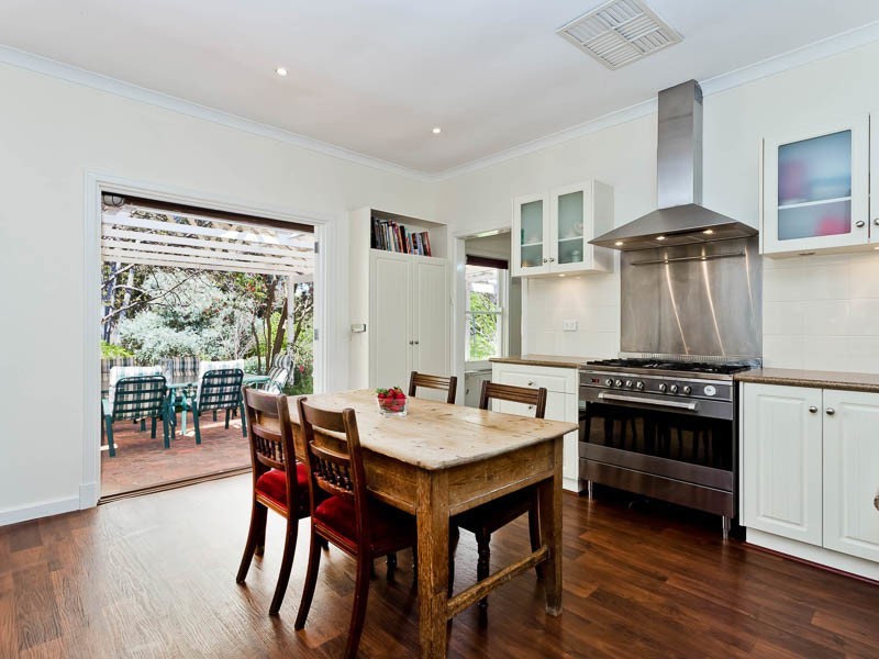 9 Ronneby Road, Lesmurdie WA 6076