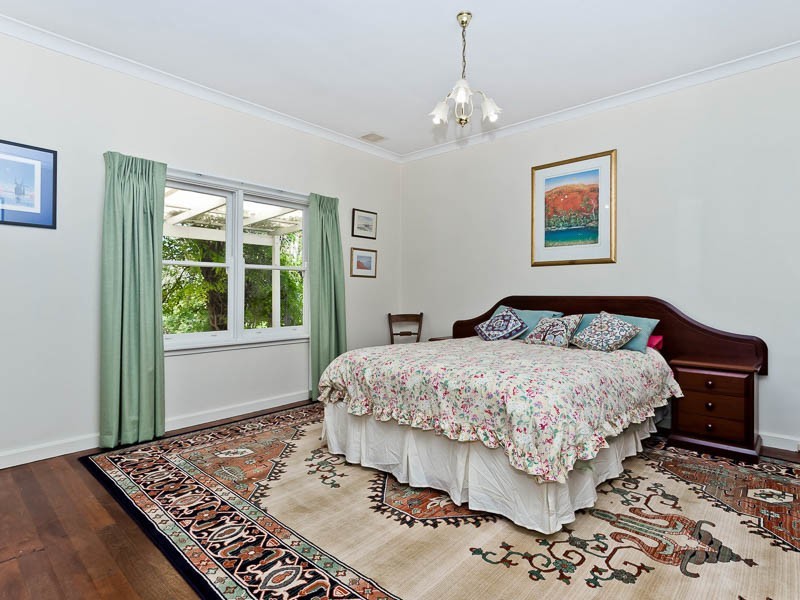 9 Ronneby Road, Lesmurdie WA 6076