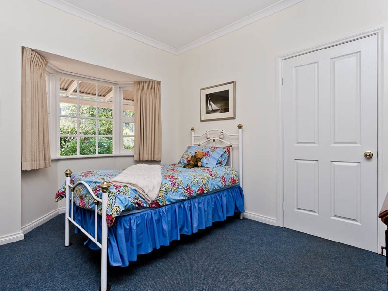 9 Ronneby Road, Lesmurdie WA 6076