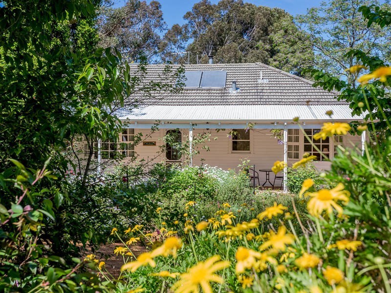 9 Ronneby Road, Lesmurdie WA 6076