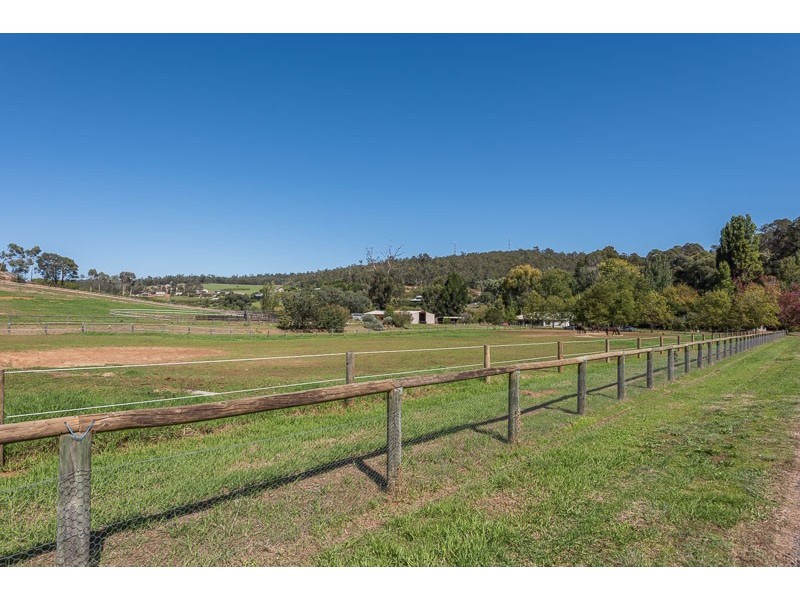 20 Loaring Road, Bickley WA 6076