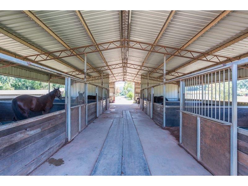 20 Loaring Road, Bickley WA 6076