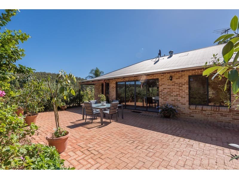 20 Loaring Road, Bickley WA 6076