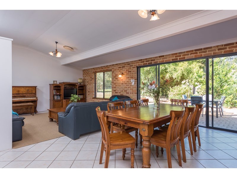 20 Loaring Road, Bickley WA 6076