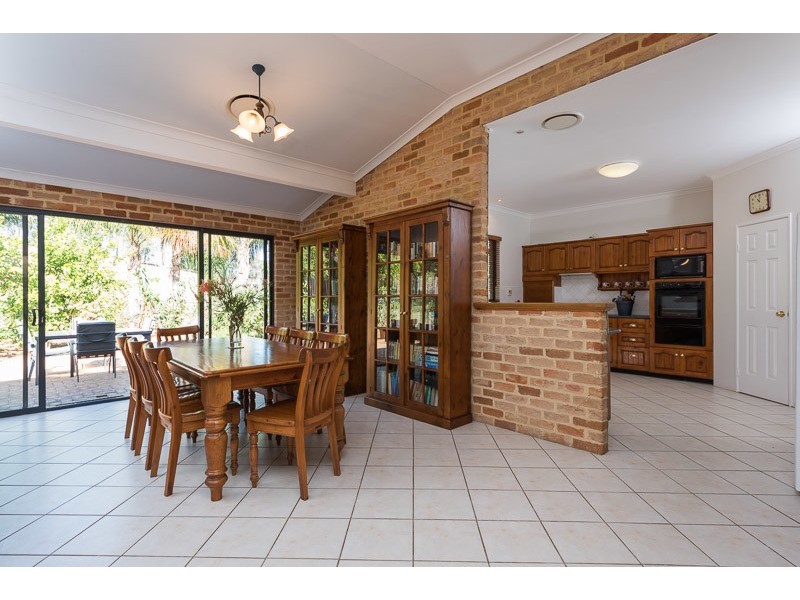 20 Loaring Road, Bickley WA 6076