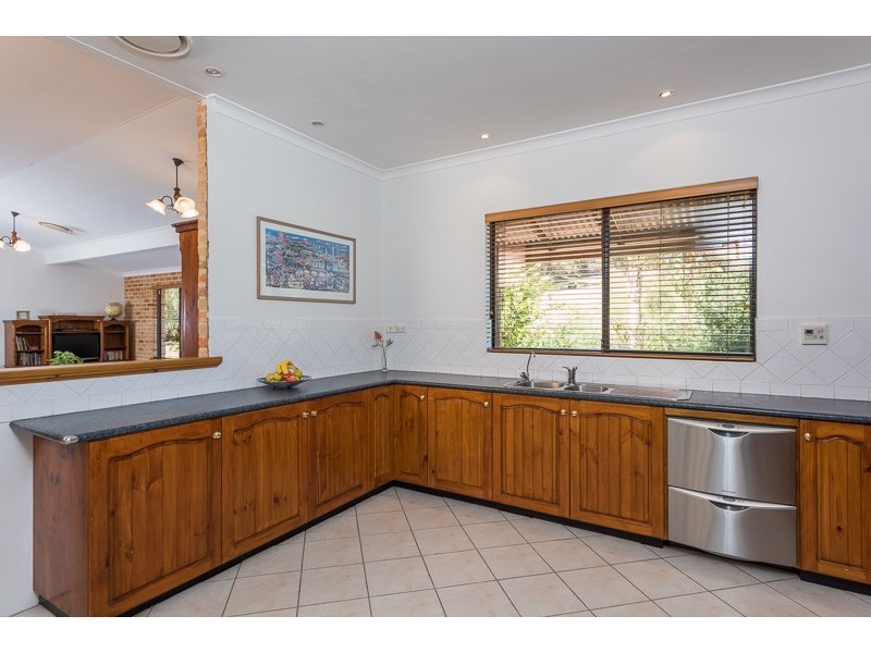 20 Loaring Road, Bickley WA 6076