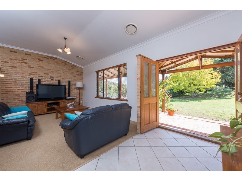 20 Loaring Road, Bickley WA 6076