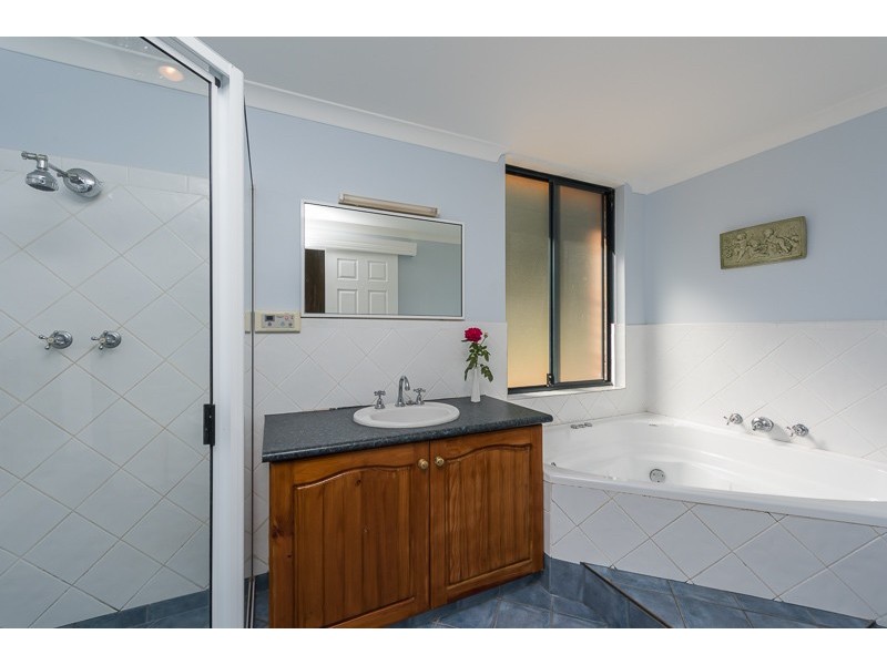 20 Loaring Road, Bickley WA 6076