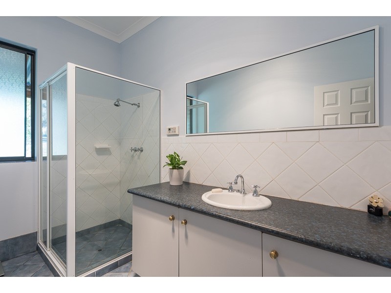 20 Loaring Road, Bickley WA 6076