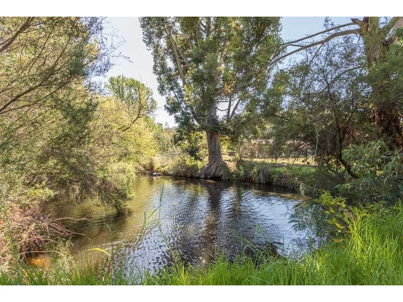20 Loaring Road, Bickley WA 6076