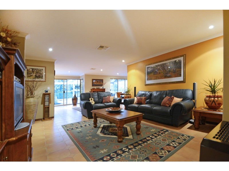 14 Champagne Terrace, The Vines WA 6069