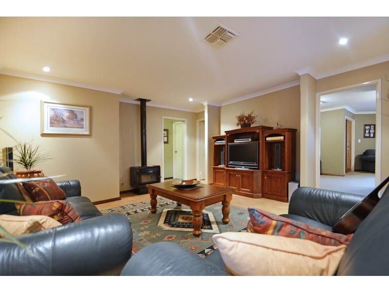 14 Champagne Terrace, The Vines WA 6069