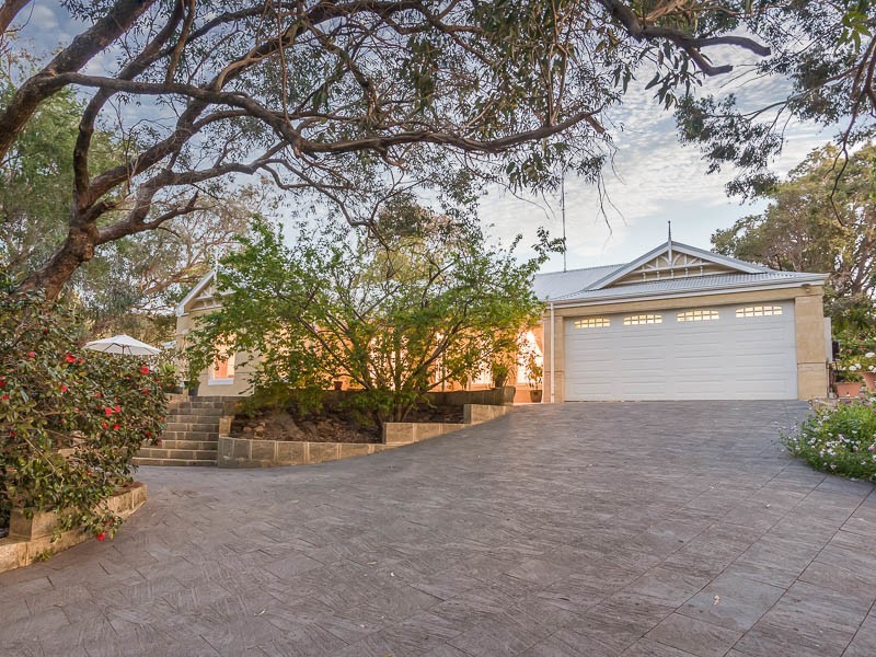 8 Taylor Road, Kalamunda WA 6076