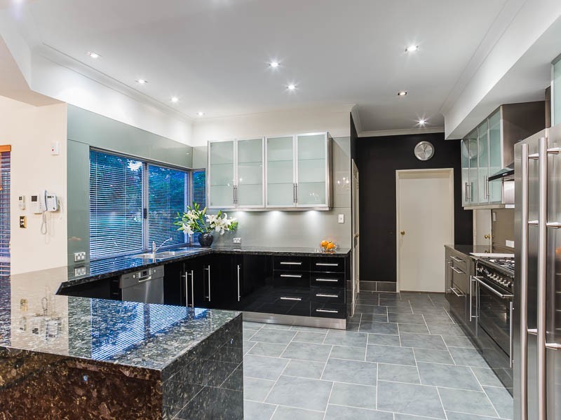 8 Taylor Road, Kalamunda WA 6076