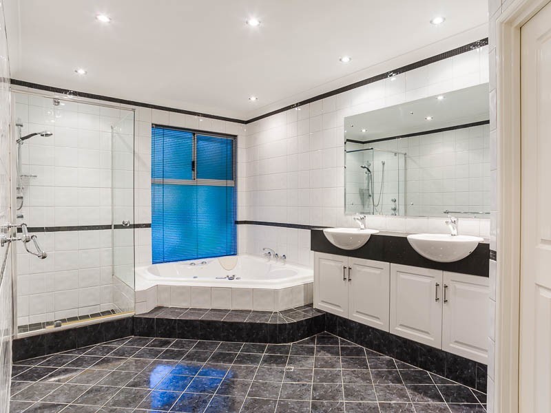 8 Taylor Road, Kalamunda WA 6076