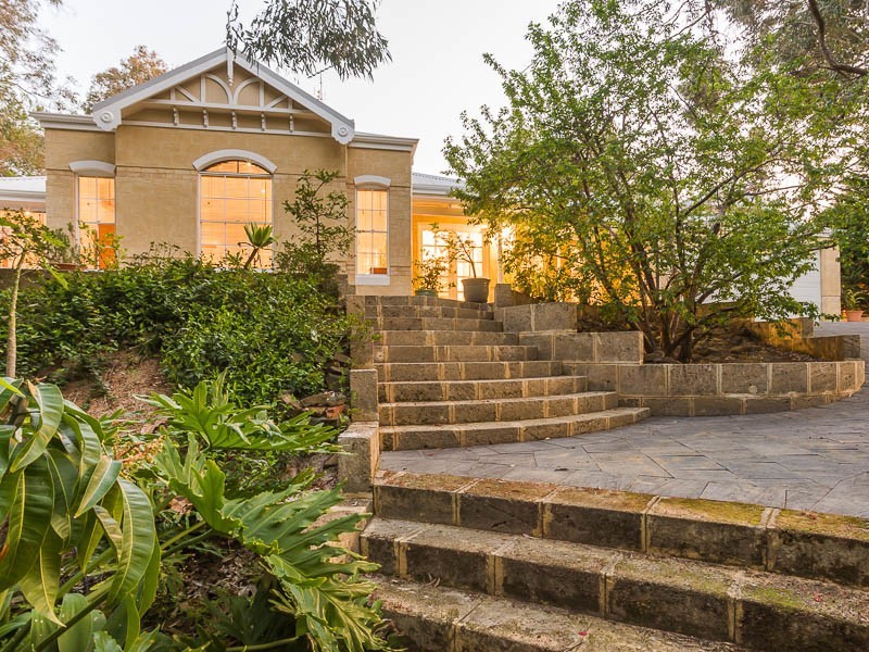 8 Taylor Road, Kalamunda WA 6076