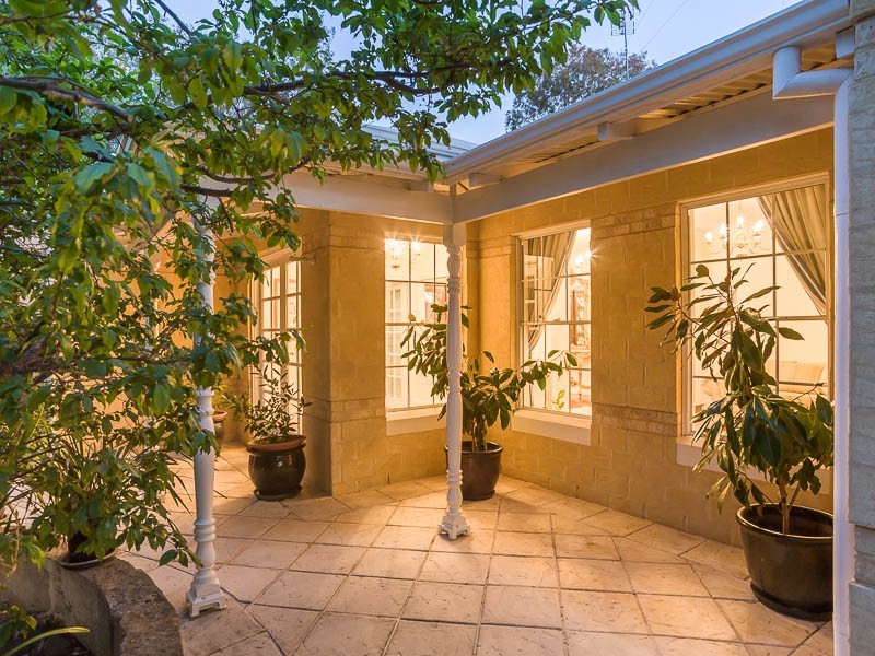 8 Taylor Road, Kalamunda WA 6076