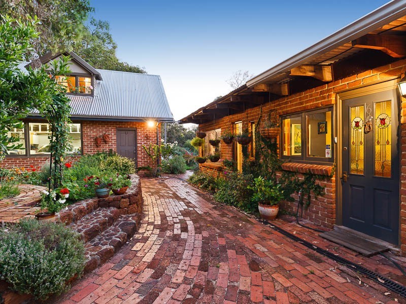 6 Patricia Road, Kalamunda WA 6076