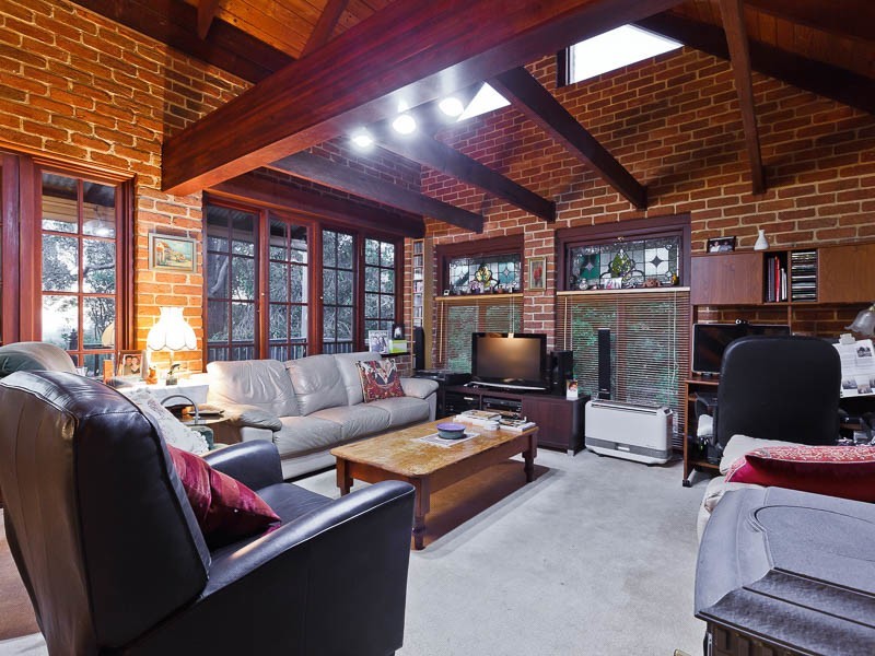 6 Patricia Road, Kalamunda WA 6076