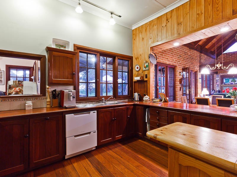 6 Patricia Road, Kalamunda WA 6076