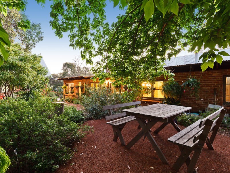 6 Patricia Road, Kalamunda WA 6076