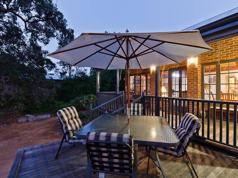 6 Patricia Road, Kalamunda WA 6076