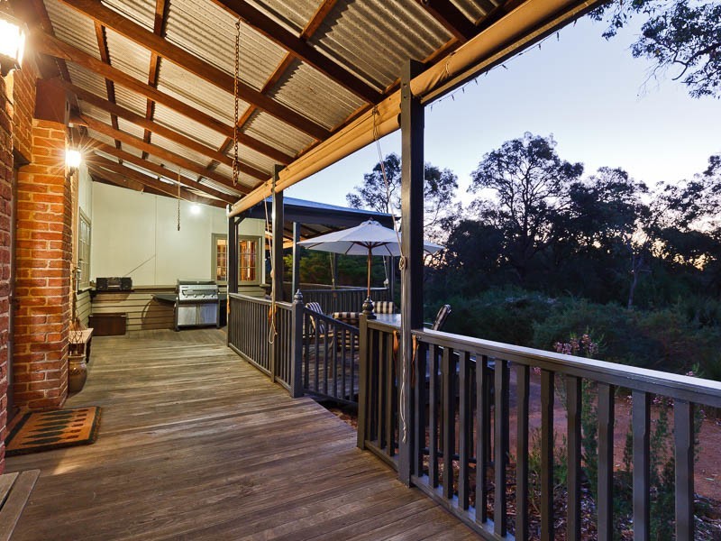 6 Patricia Road, Kalamunda WA 6076