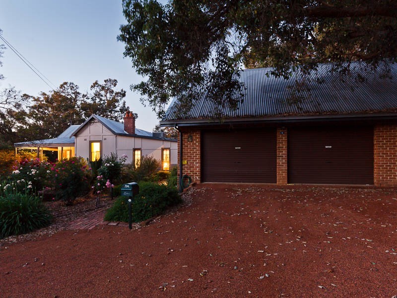 6 Patricia Road, Kalamunda WA 6076