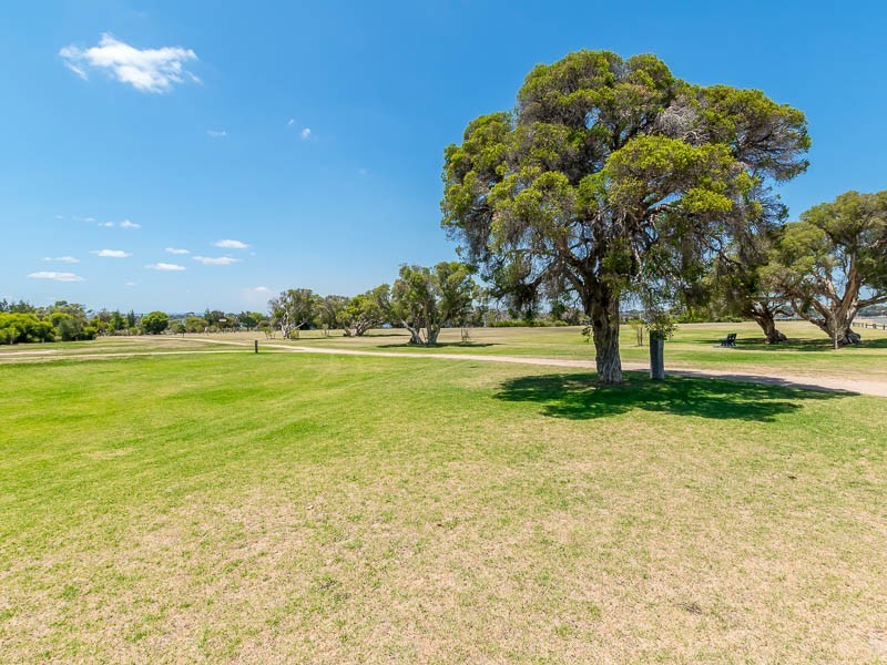 46 Salter Point Parade, Salter Point WA 6152