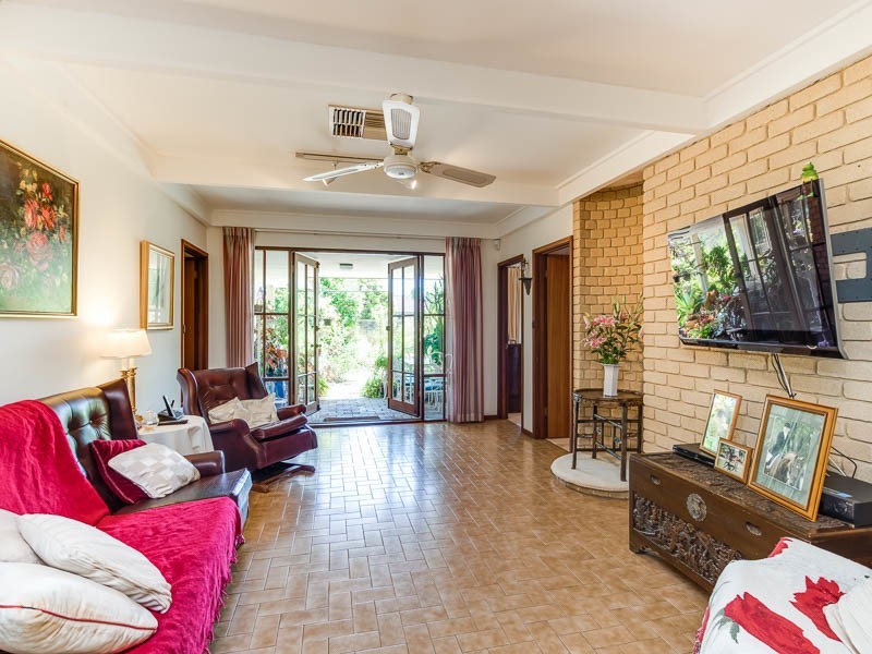 46 Salter Point Parade, Salter Point WA 6152