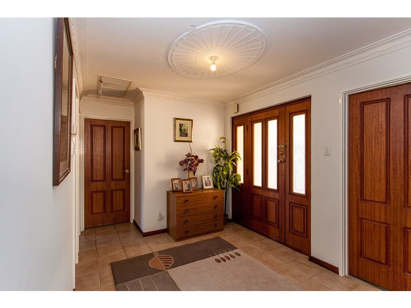 64 Kelvin Road, Wattle Grove WA 6107