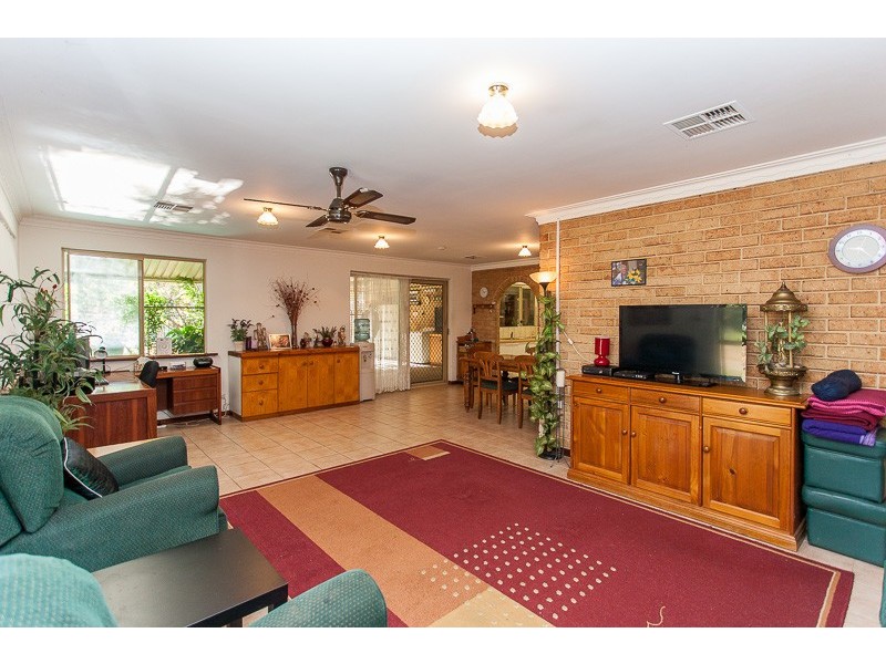 64 Kelvin Road, Wattle Grove WA 6107