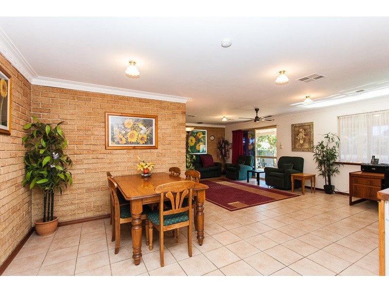 64 Kelvin Road, Wattle Grove WA 6107