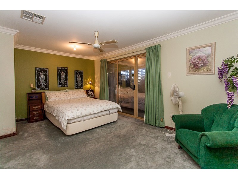 64 Kelvin Road, Wattle Grove WA 6107