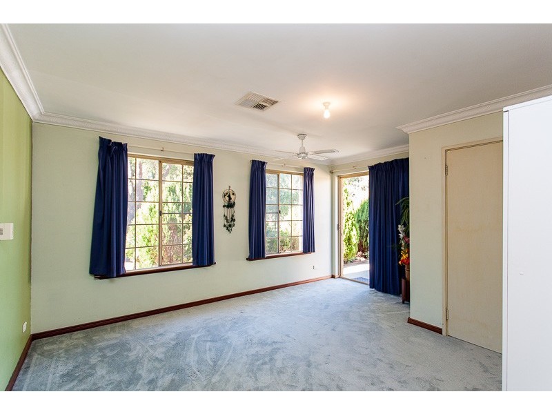 64 Kelvin Road, Wattle Grove WA 6107