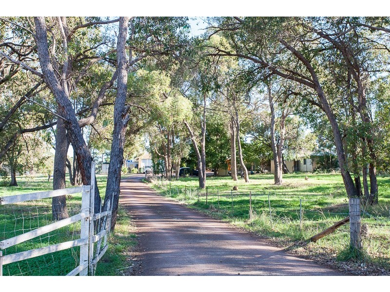 64 Kelvin Road, Wattle Grove WA 6107