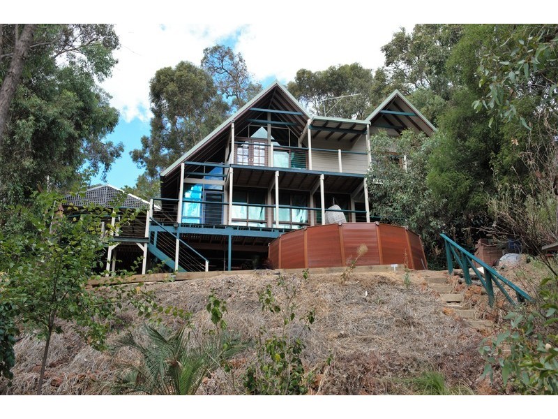 20 Barnes Road, Roleystone WA 6111