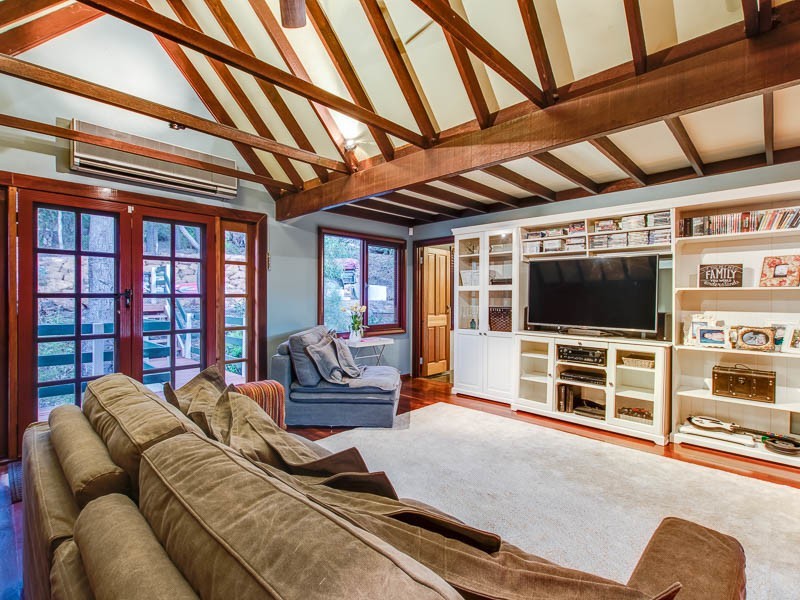 20 Barnes Road, Roleystone WA 6111
