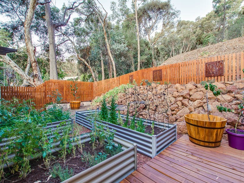 20 Barnes Road, Roleystone WA 6111