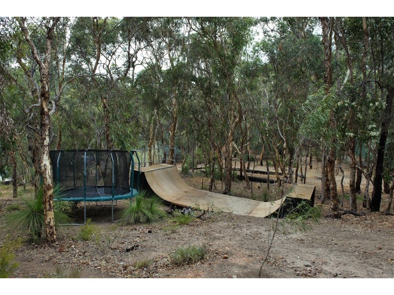20 Barnes Road, Roleystone WA 6111