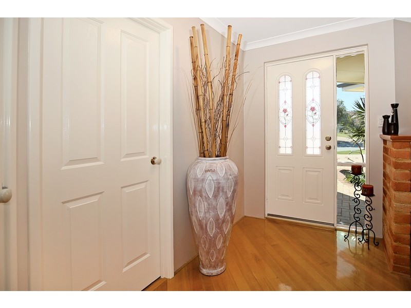 7 Discovery Cove, Halls Head WA 6210