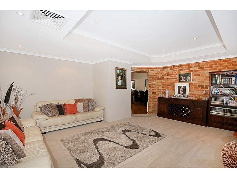 7 Discovery Cove, Halls Head WA 6210