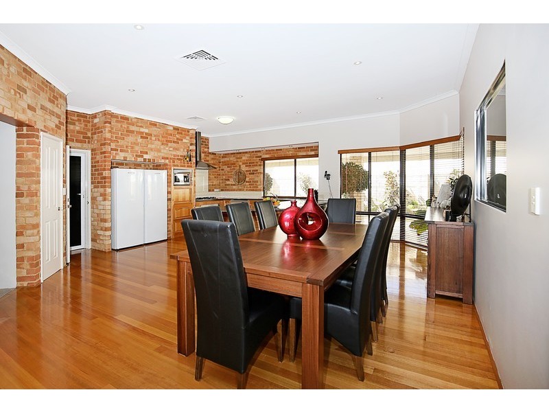 7 Discovery Cove, Halls Head WA 6210